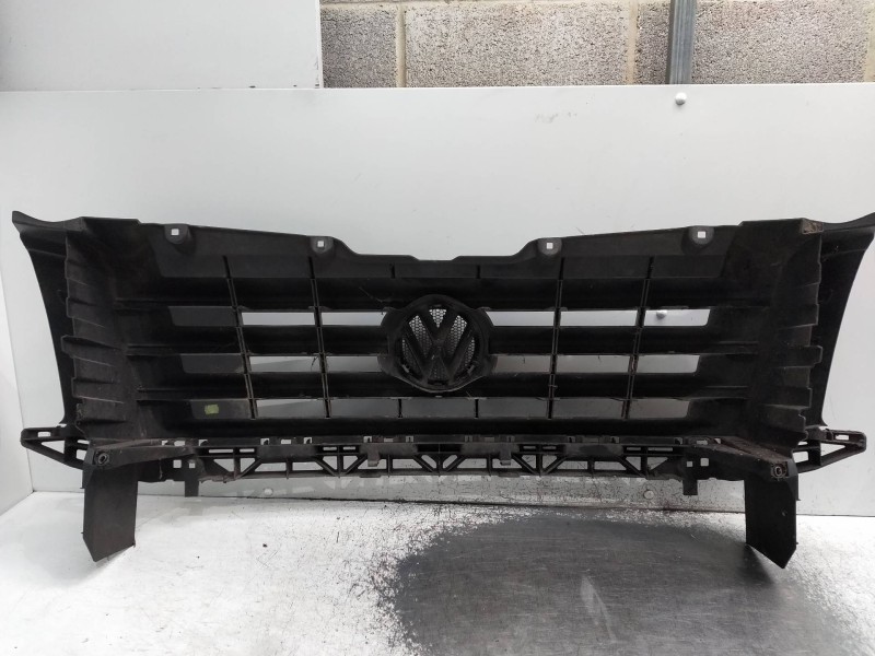 Recambio de rejilla delantera para volkswagen crafter caja cerrada referencia OEM IAM   