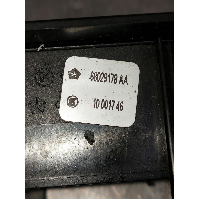 Recambio de mando elevalunas delantero derecho para chrysler voyager (rg) 2.8 crd cat referencia OEM IAM 68029178AA 10001746 5P