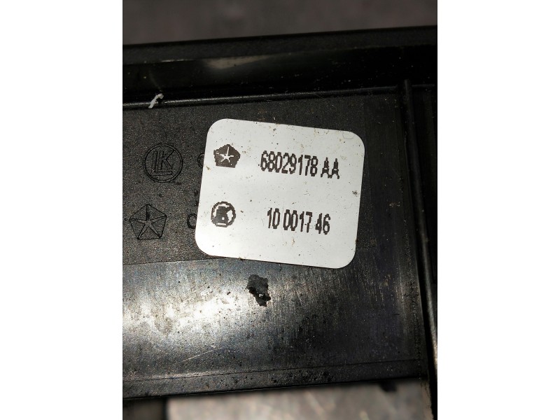 Recambio de mando elevalunas delantero derecho para chrysler voyager (rg) 2.8 crd cat referencia OEM IAM 68029178AA 10001746 5P