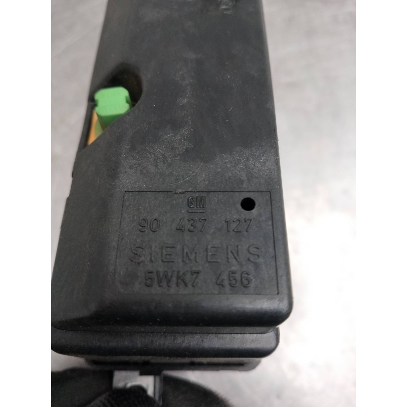 Recambio de pantalla multifuncion para opel corsa b referencia OEM IAM 90437127 5WK7456 SIEMENS