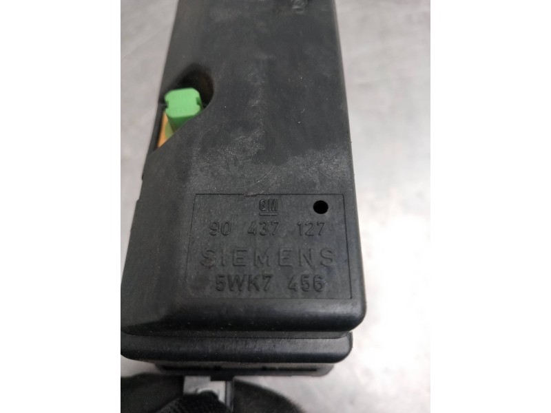 Recambio de pantalla multifuncion para opel corsa b referencia OEM IAM 90437127 5WK7456 SIEMENS