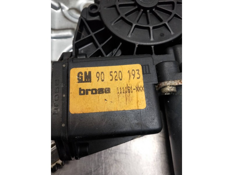 Recambio de motor elevalunas delantero izquierdo para opel corsa b referencia OEM IAM 90520193  