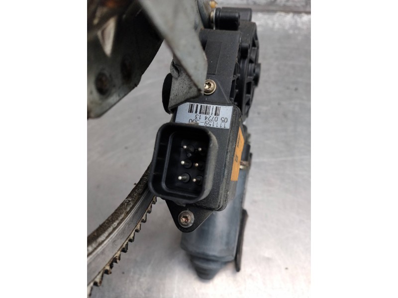 Recambio de motor elevalunas delantero izquierdo para opel corsa b referencia OEM IAM 90520193  