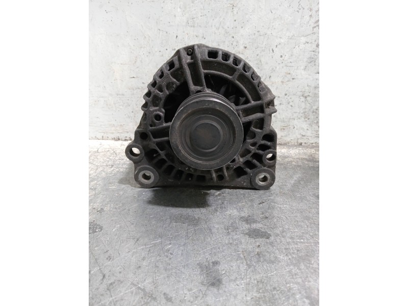 Recambio de alternador para volkswagen polo berlina (6n2) referencia OEM IAM 0124315006 038903025 
