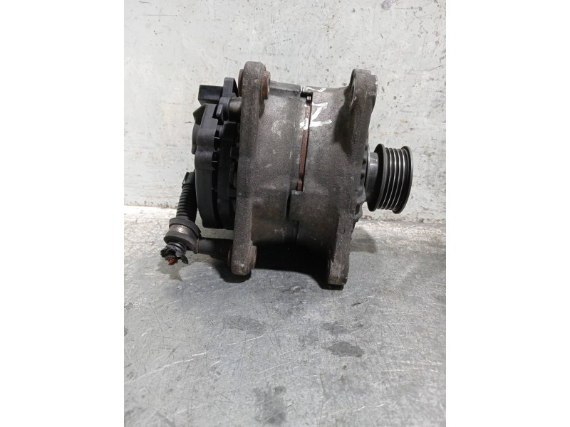 Recambio de alternador para volkswagen polo berlina (6n2) referencia OEM IAM 0124315006 038903025 