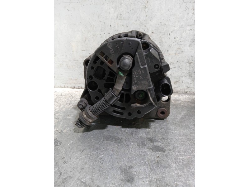 Recambio de alternador para volkswagen polo berlina (6n2) referencia OEM IAM 0124315006 038903025 