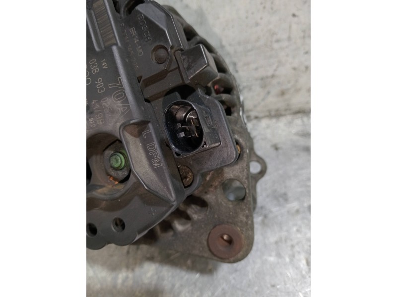Recambio de alternador para volkswagen polo berlina (6n2) referencia OEM IAM 0124315006 038903025 