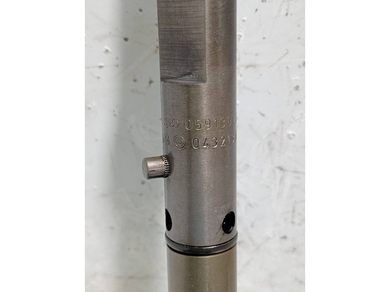 Recambio de inyector para audi a4 avant (8e) referencia OEM IAM 0432133795 059130201F BOSCH