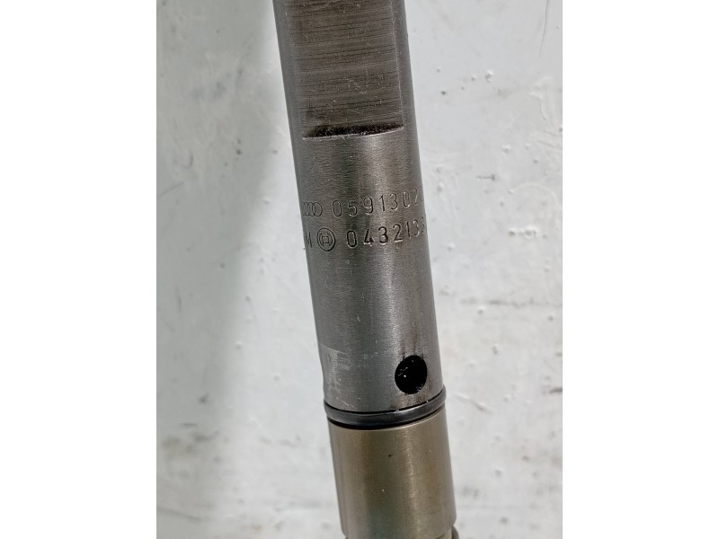 Recambio de inyector para audi a4 avant (8e) referencia OEM IAM 0432133795 059130201F BOSCH