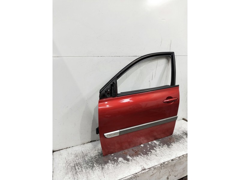 Recambio de puerta delantera izquierda para renault megane ii berlina 5p referencia OEM IAM   5P