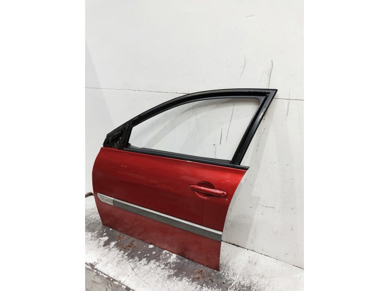 Recambio de puerta delantera izquierda para renault megane ii berlina 5p referencia OEM IAM   5P