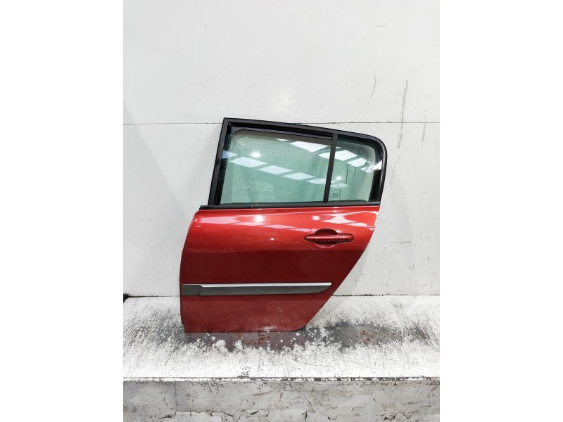 Recambio de puerta trasera izquierda para renault megane ii berlina 5p referencia OEM IAM   