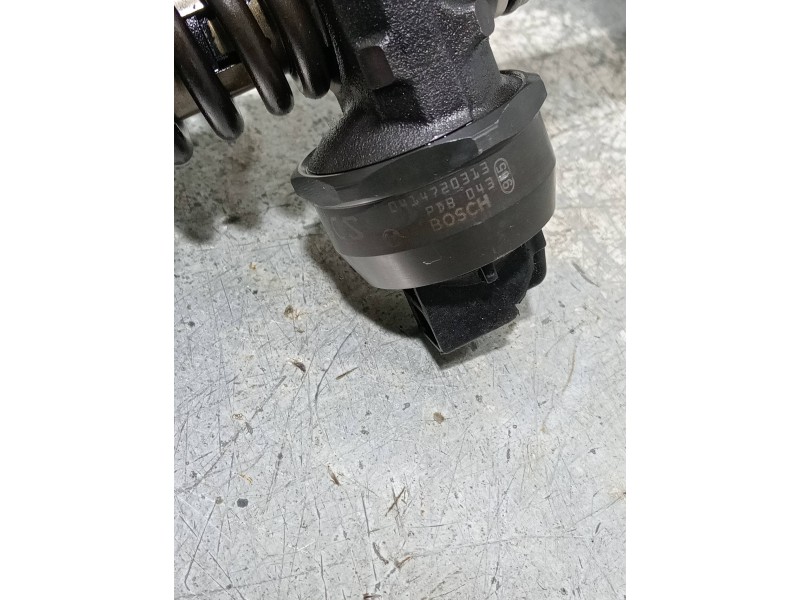 Recambio de inyector para volkswagen caddy ka/kb (2k) kombi referencia OEM IAM 0414720313 038130073BN BOSCH