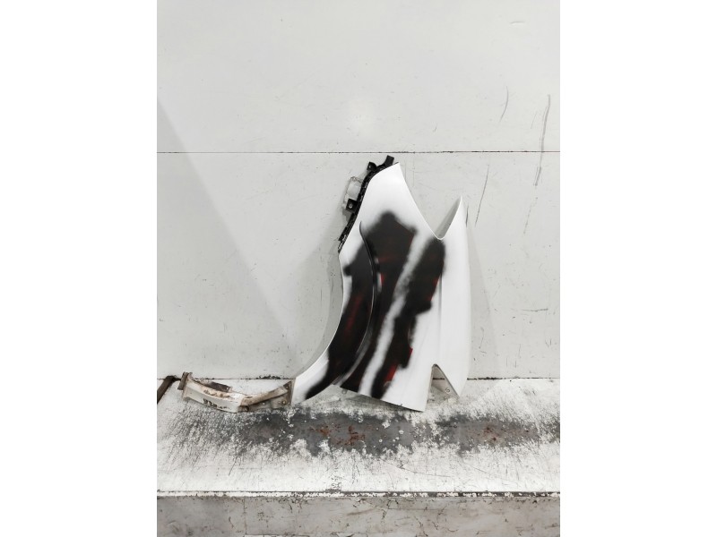 Recambio de aleta delantera izquierda para mercedes sprinterii caja cerrada (desde 01.06) referencia OEM IAM   