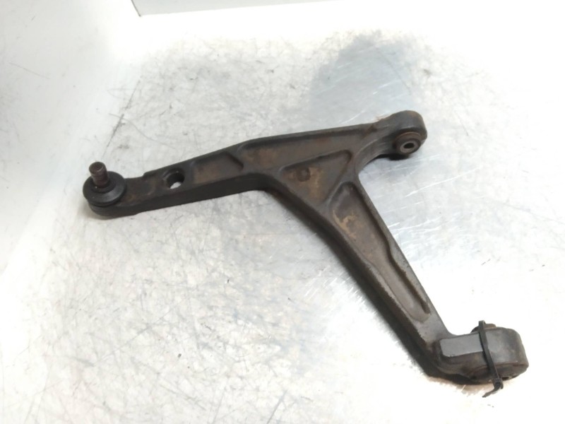 Recambio de brazo suspension inferior delantero izquierdo para peugeot 205 berlina 1.8 turbodiesel cat referencia OEM IAM   