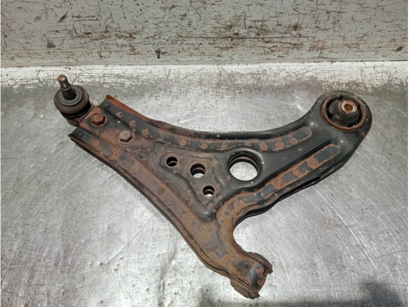 Recambio de brazo suspension inferior delantero derecho para chevrolet kalos referencia OEM IAM   