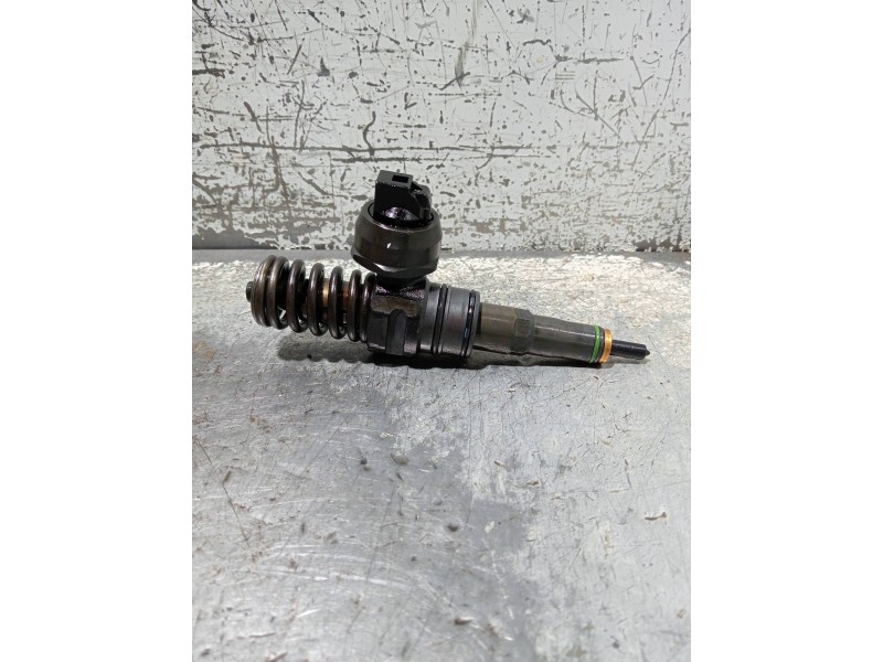 Recambio de inyector para volkswagen caddy ka/kb (2k) kombi referencia OEM IAM 0414720313 038130073BN BOSCH