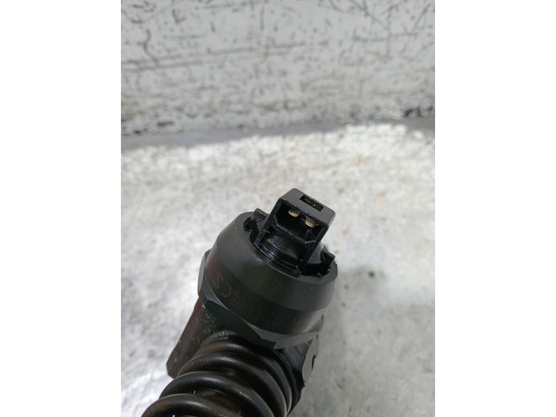 Recambio de inyector para volkswagen caddy ka/kb (2k) kombi referencia OEM IAM 0414720313 038130073BN BOSCH