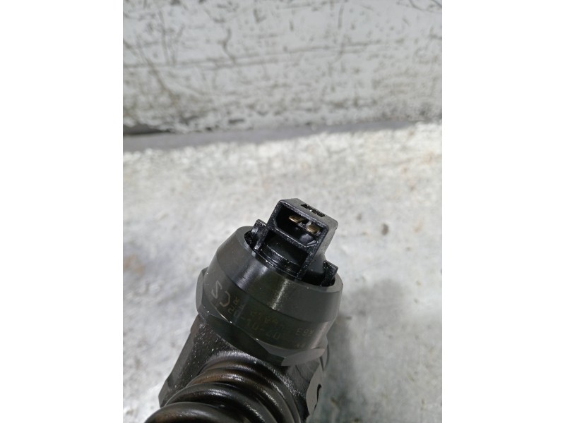 Recambio de inyector para volkswagen caddy ka/kb (2k) kombi referencia OEM IAM 0414720313 038130073BN BOSCH