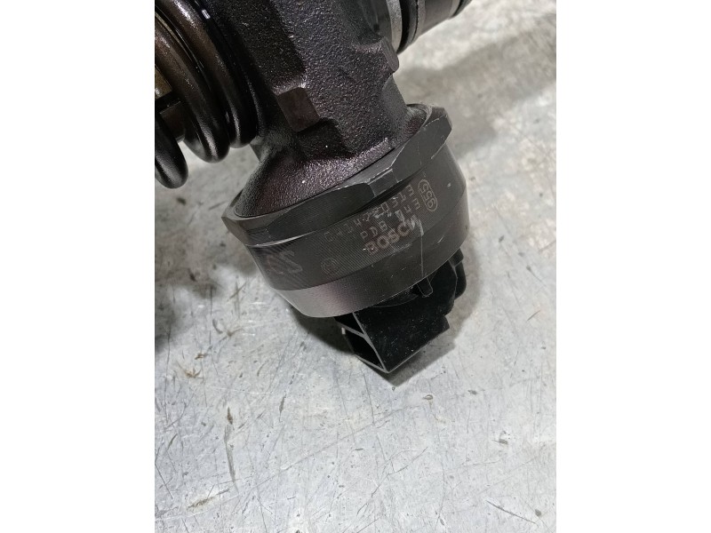 Recambio de inyector para volkswagen caddy ka/kb (2k) kombi referencia OEM IAM 0414720313 038130073BN BOSCH