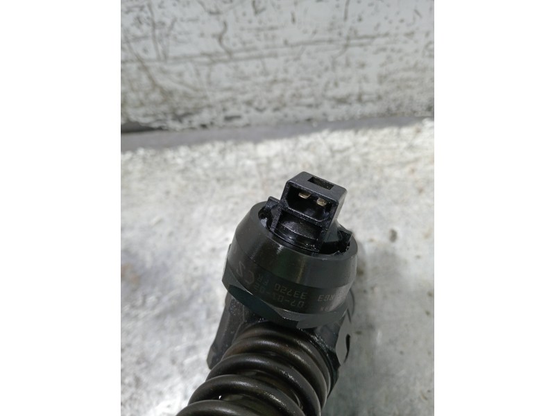 Recambio de inyector para volkswagen caddy ka/kb (2k) kombi referencia OEM IAM 0414720313 038130073BN BOSCH