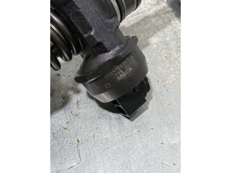 Recambio de inyector para volkswagen caddy ka/kb (2k) kombi referencia OEM IAM 0414720313 038130073BN BOSCH
