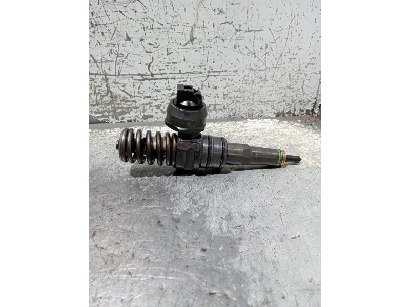 Recambio de inyector para volkswagen caddy ka/kb (2k) kombi referencia OEM IAM 0414720313 038130073BN BOSCH