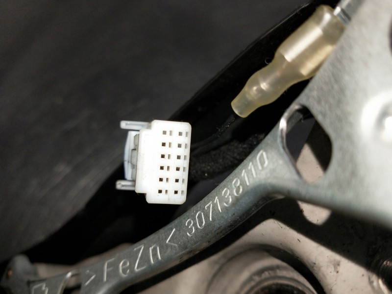 Recambio de volante para kia sportage referencia OEM IAM 561103U751EQ 0060014593 