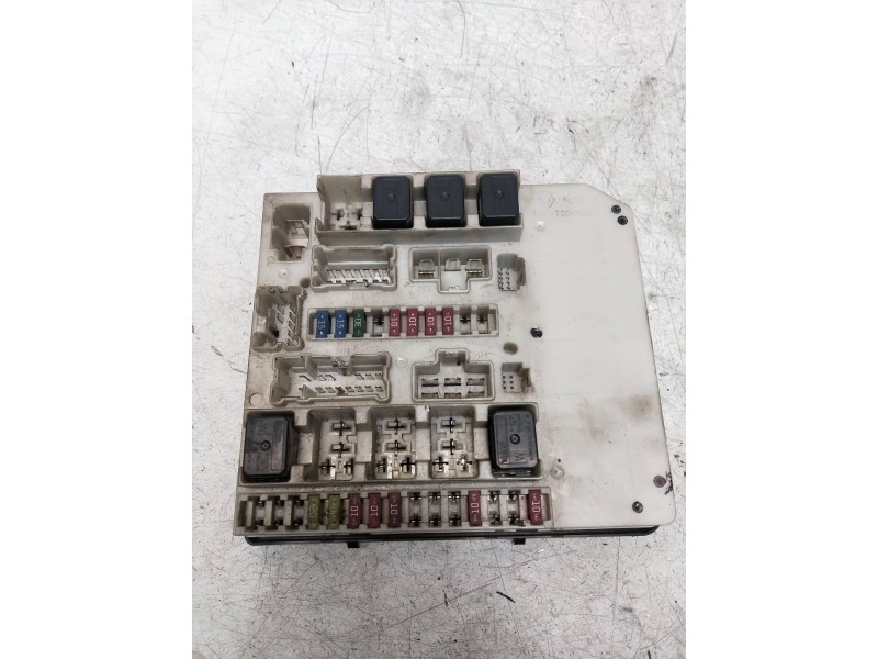 Recambio de caja reles / fusibles para nissan cabstar 09.06 referencia OEM IAM   