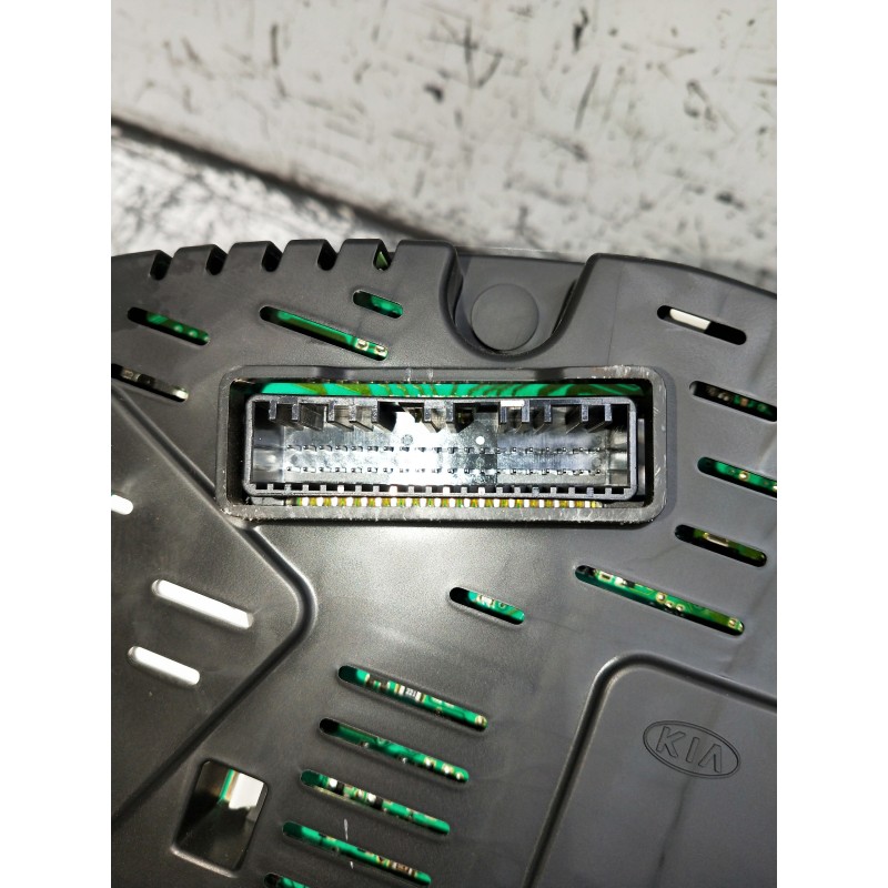Recambio de cuadro instrumentos para kia sportage referencia OEM IAM 940233U105 940233U155 