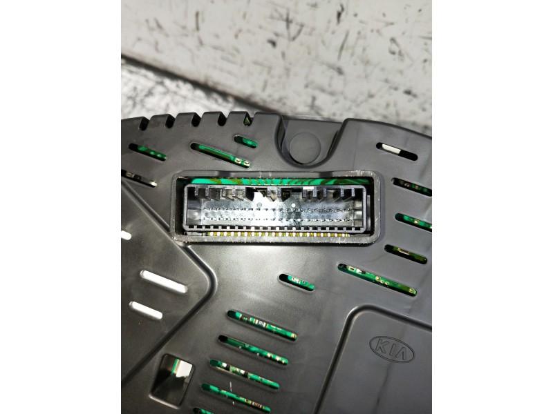 Recambio de cuadro instrumentos para kia sportage referencia OEM IAM 940233U105 940233U155 