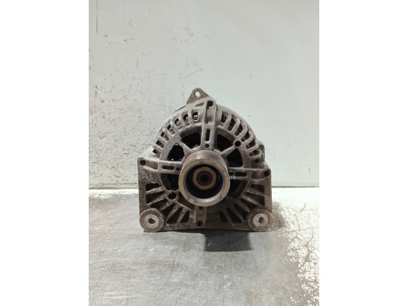 Recambio de alternador para renault megane ii berlina 5p referencia OEM IAM 8200086161 2542663B TG11C010