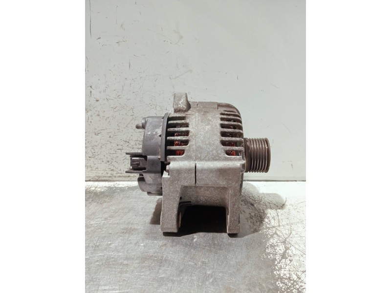 Recambio de alternador para renault megane ii berlina 5p referencia OEM IAM 8200086161 2542663B TG11C010