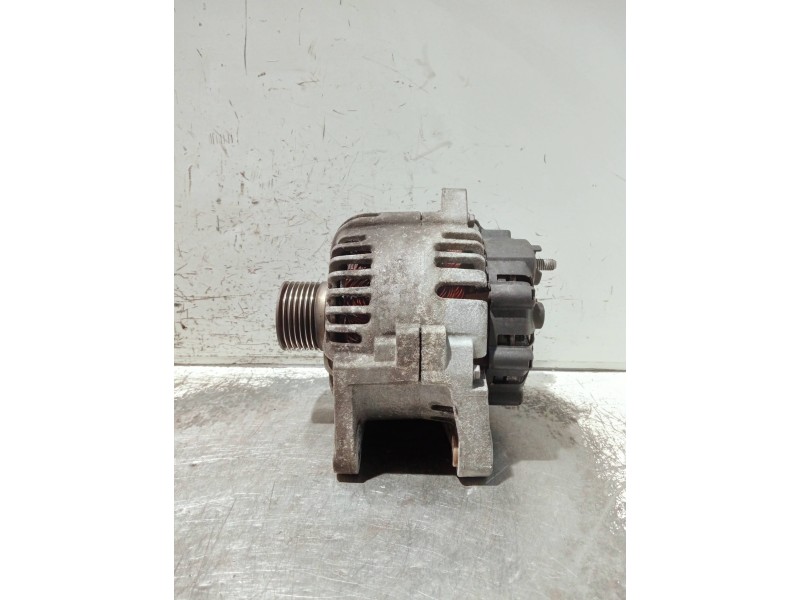 Recambio de alternador para renault megane ii berlina 5p referencia OEM IAM 8200086161 2542663B TG11C010