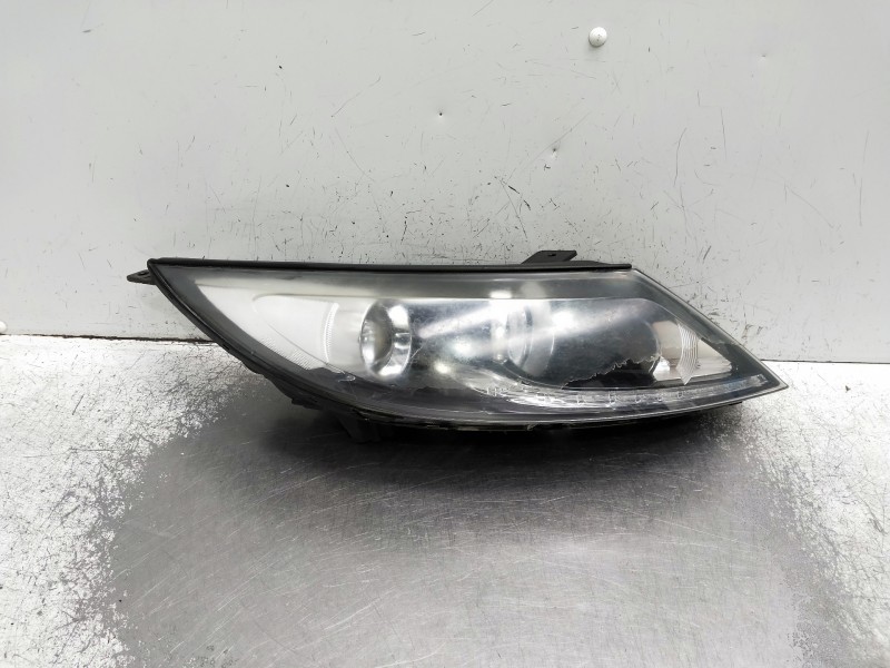 Recambio de faro derecho para kia sportage referencia OEM IAM 921023U250  