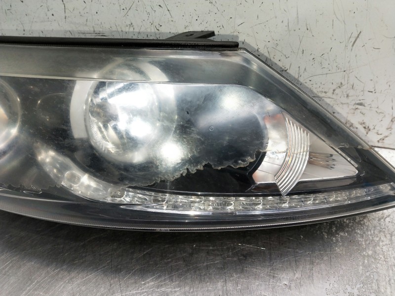 Recambio de faro derecho para kia sportage referencia OEM IAM 921023U250  