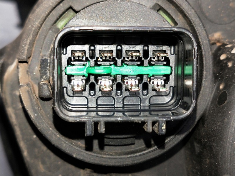 Recambio de faro derecho para kia sportage referencia OEM IAM 921023U250  