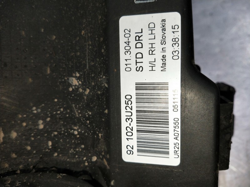 Recambio de faro derecho para kia sportage referencia OEM IAM 921023U250  