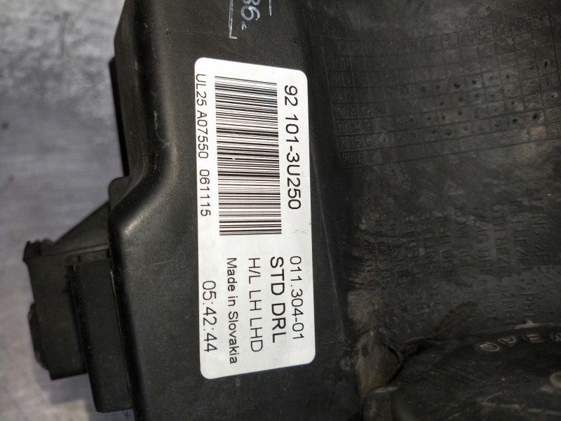 Recambio de faro izquierdo para kia sportage referencia OEM IAM 921013U250  