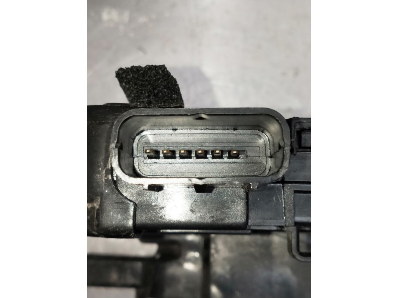 Recambio de motor cierre centralizado delantero derecho para kia sportage referencia OEM IAM 813203U010  5P