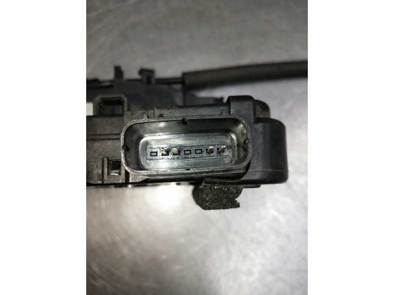 Recambio de motor cierre centralizado trasero derecho para kia sportage referencia OEM IAM 814203U000  5P