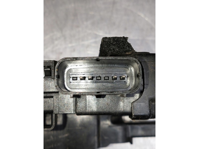 Recambio de motor cierre centralizado trasero izquierdo para kia sportage referencia OEM IAM 81410-3U000  5P