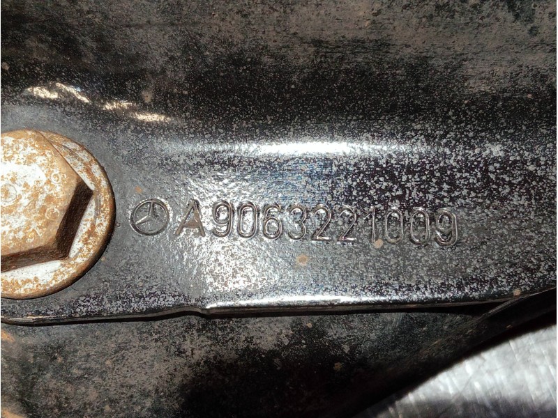 Recambio de brazo suspension inferior delantero izquierdo para mercedes sprinterii caja cerrada (desde 01.06) referencia OEM IAM