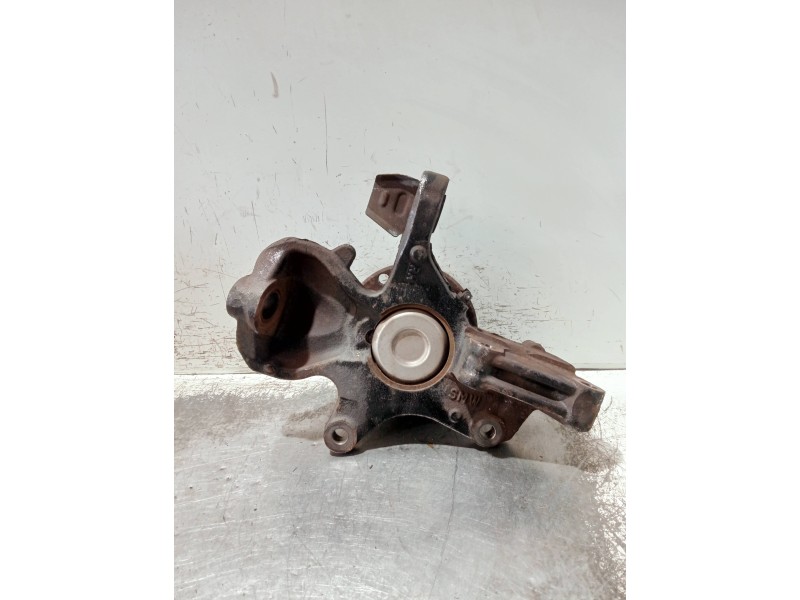 Recambio de mangueta delantera derecha para mercedes sprinterii caja cerrada (desde 01.06) referencia OEM IAM A906332  