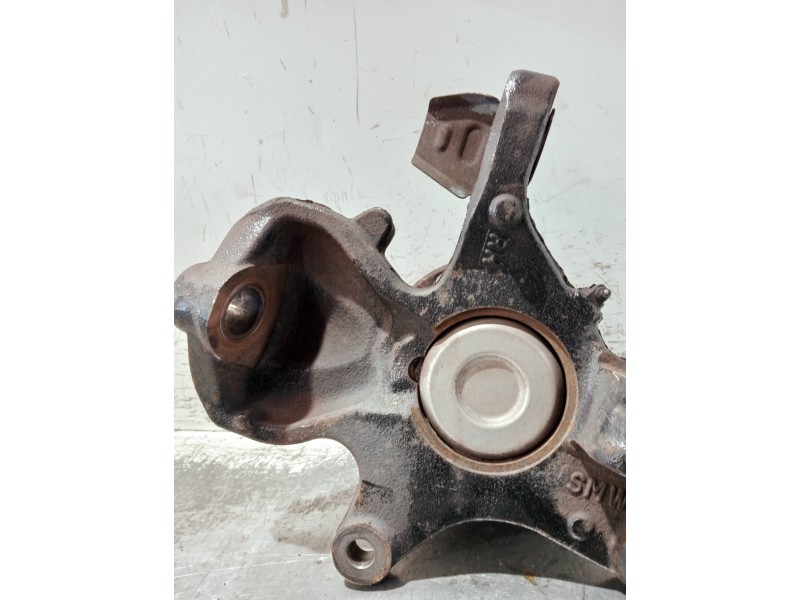 Recambio de mangueta delantera derecha para mercedes sprinterii caja cerrada (desde 01.06) referencia OEM IAM A906332  