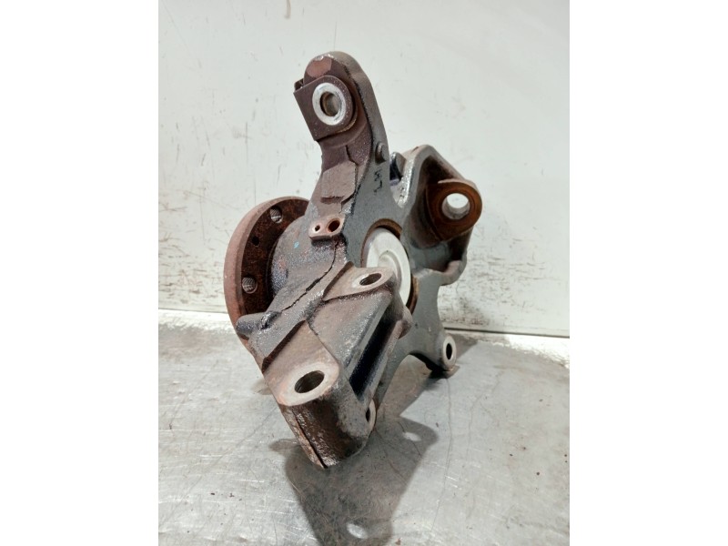 Recambio de mangueta delantera izquierda para mercedes sprinterii caja cerrada (desde 01.06) referencia OEM IAM A906332  