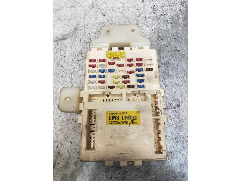 Recambio de caja reles / fusibles para hyundai ix35 referencia OEM IAM 9195028521  