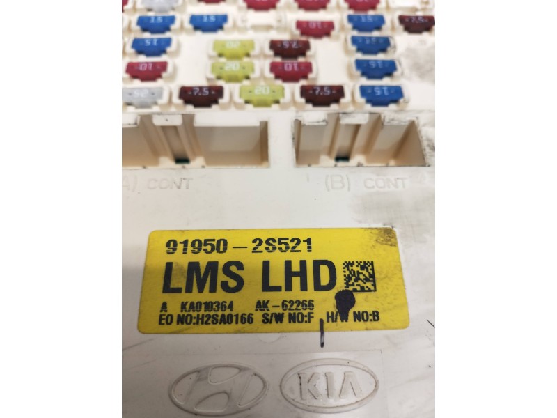 Recambio de caja reles / fusibles para hyundai ix35 referencia OEM IAM 9195028521  