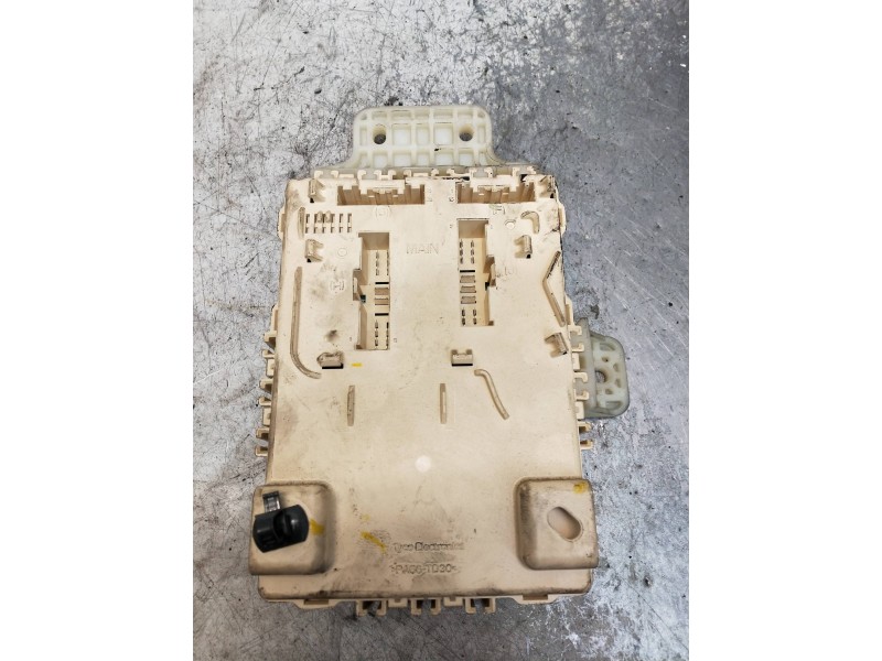 Recambio de caja reles / fusibles para hyundai ix35 referencia OEM IAM 9195028521  