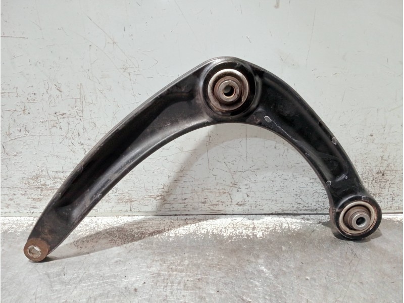 Recambio de brazo suspension inferior delantero derecho para peugeot 5008 referencia OEM IAM 823214 7ATGM2 